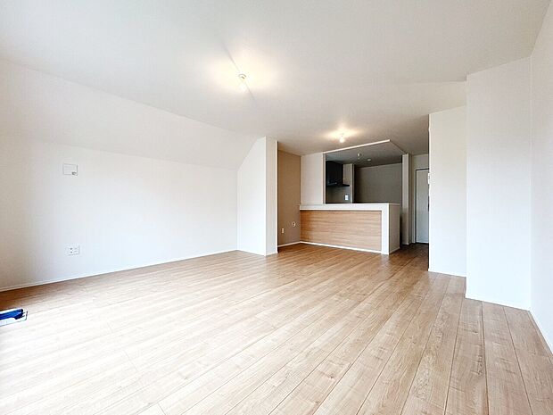 忙しく過ぎゆく日常を置き去るほど、ゆったりした時間が流れるリビング。