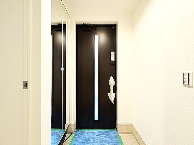 シューズボックスを完備した玄関です。