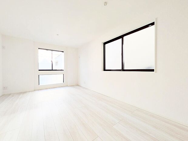 忙しく過ぎゆく日常を置き去るほど、ゆったりした時間が流れるリビング。