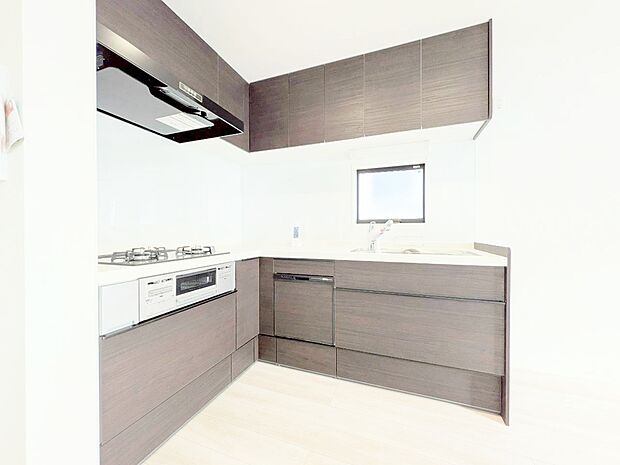 スマートな意匠と充実の機能を備えたキッチンが、暮らしにおいしい彩りを添えます。