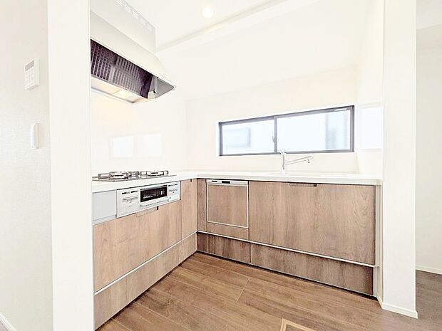 スマートな意匠と充実の機能を備えたキッチンが、暮らしにおいしい彩りを添えます。