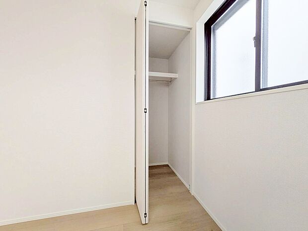 居室にはクローゼットがあり、荷物もスッキリ収納して快適にお過ごしいただけます。