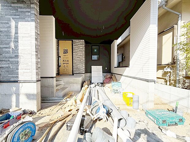 本物件の駐車スペースです。車種制限のある場合もございますので、お気軽にお問い合わせくださいませ。