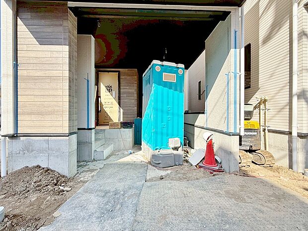 本物件の駐車スペースです。車種制限のある場合もございますので、お気軽にお問い合わせくださいませ。