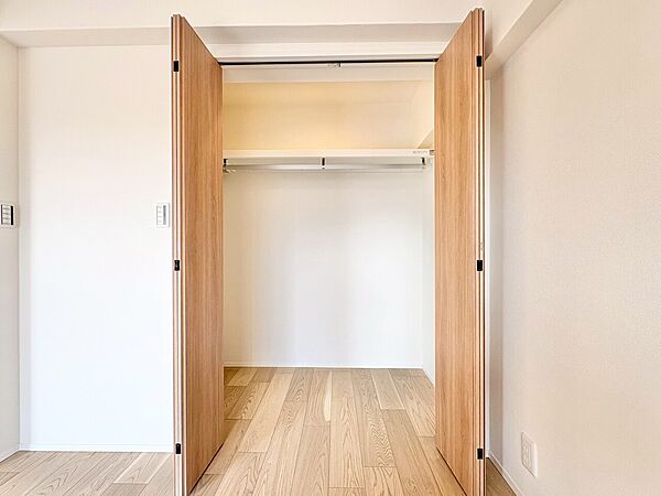 居室にはクローゼットがあり、荷物もスッキリ収納して快適にお過ごしいただけます。