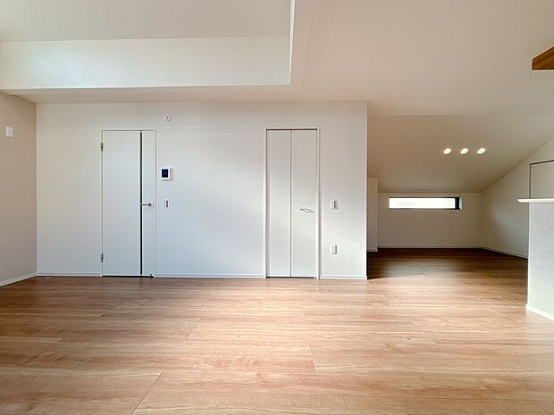 飾り過ぎないシンプルな内装と偏り過ぎないデザインで統一しました。