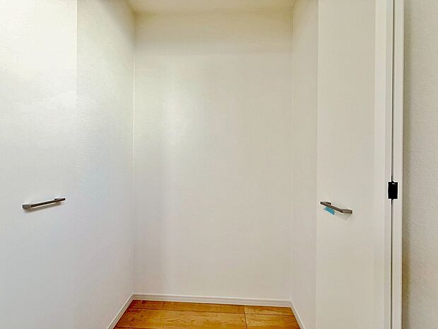 居室にはクローゼットがあり、荷物もスッキリ収納して快適にお過ごしいただけます。