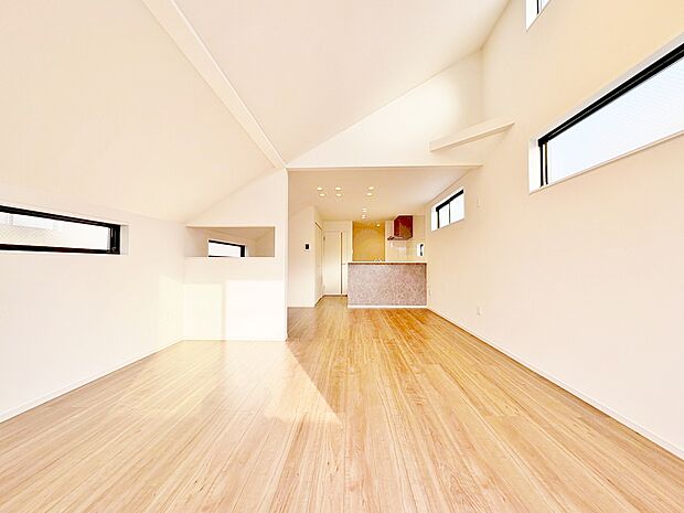 忙しく過ぎゆく日常を置き去るほど、ゆったりした時間が流れるリビング。