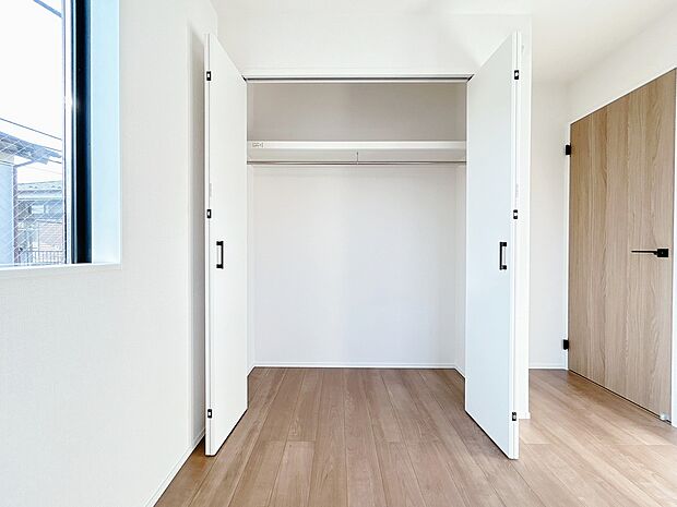 居室にはクローゼットがあり、荷物もスッキリ収納して快適にお過ごしいただけます。