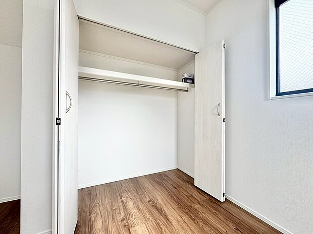 居室にはクローゼットがあり、荷物もスッキリ収納して快適にお過ごしいただけます。