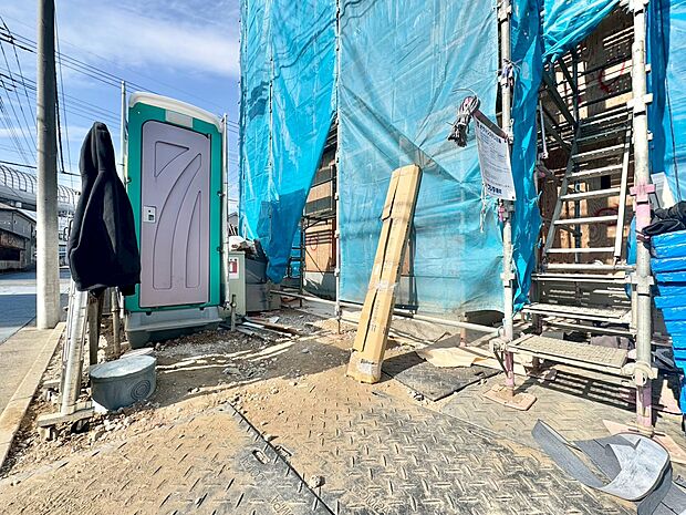 本物件の駐車スペースです。車種制限のある場合もございますので、お気軽にお問い合わせくださいませ。