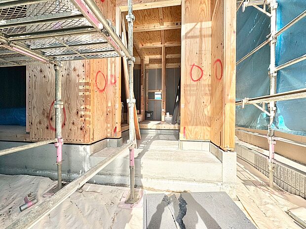 シューズボックスを完備した玄関です。