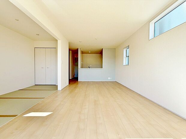 忙しく過ぎゆく日常を置き去るほど、ゆったりした時間が流れるリビング。