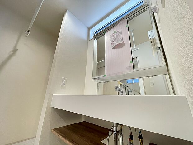 何かと物が増える場所だからこそ、スッキリと見映えの良い空間に。