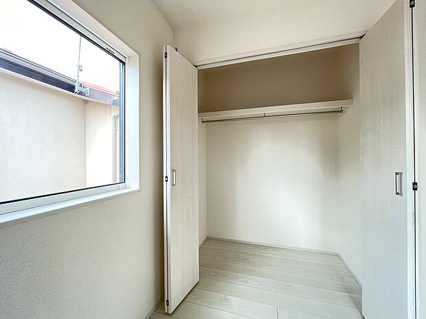 居室にはクローゼットがあり、荷物もスッキリ収納して快適にお過ごしいただけます。