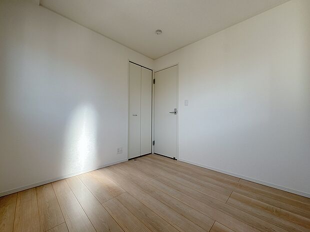 暖かいひだまりを全身で感じ取れる室内。光あふれる空間で子育てをする喜び。