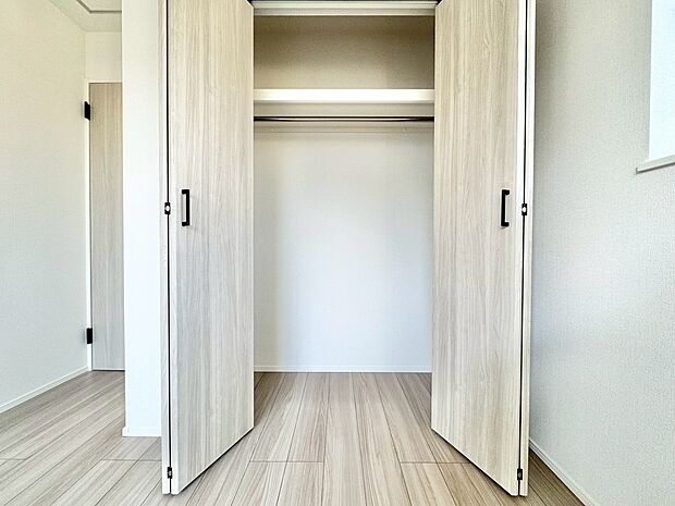 居室にはクローゼットがあり、荷物もスッキリ収納して快適にお過ごしいただけます。
