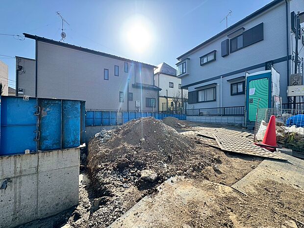 本物件の駐車スペースです。車種制限のある場合もございますので、お気軽にお問い合わせくださいませ。