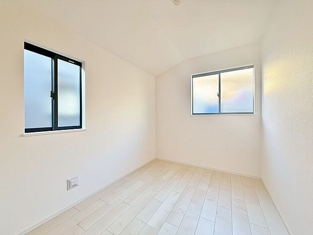 暖かいひだまりを全身で感じ取れる室内。光あふれる空間で子育てをする喜び。