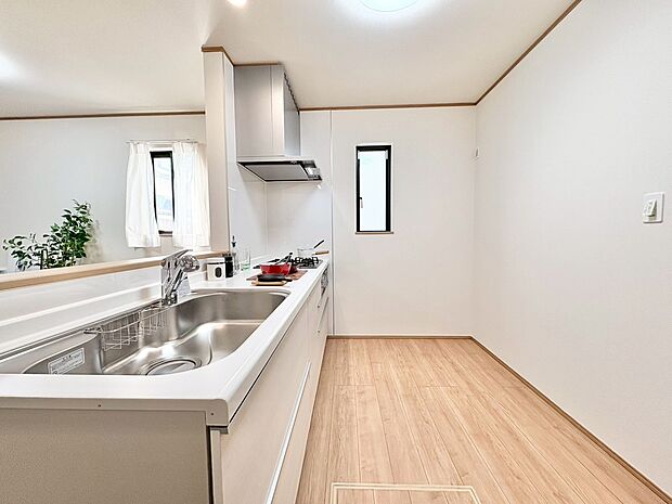 スマートな意匠と充実の機能を備えたキッチンが、暮らしにおいしい彩りを添えます。