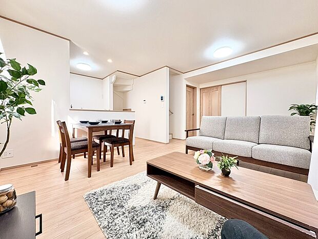 飾り過ぎないシンプルな内装と偏り過ぎないデザインで統一しました。