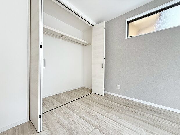 居室にはクローゼットがあり、荷物もスッキリ収納して快適にお過ごしいただけます。