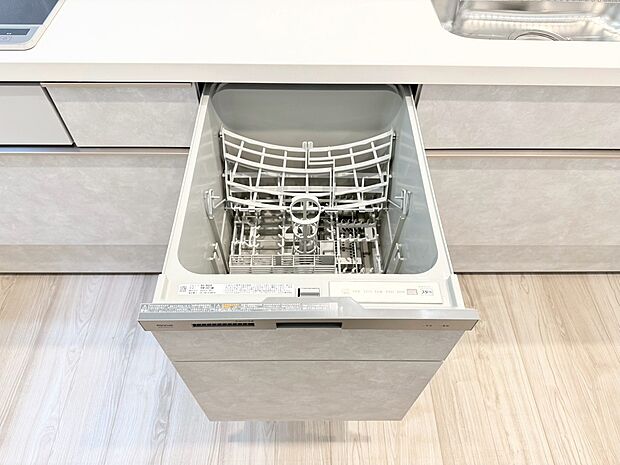 食器洗浄機はお料理をする方の心強い味方です。手洗いの手間暇も軽減できて家事も楽になります。