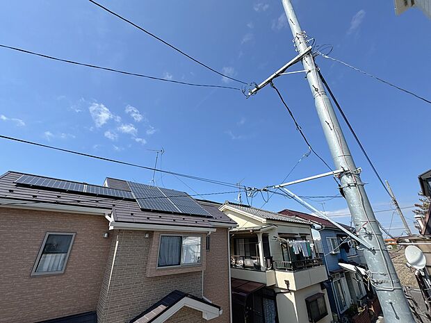 窓を開けると広がる青空。心をリフレッシュして日々を過ごしていきましょう。