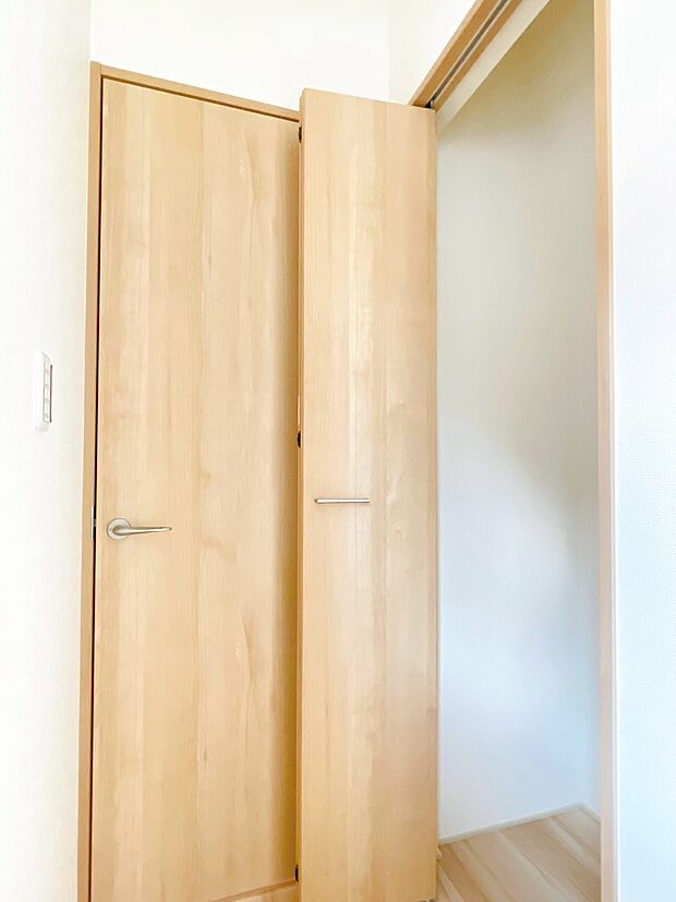 居室にはクローゼットがあり、荷物もスッキリ収納して快適にお過ごしいただけます。