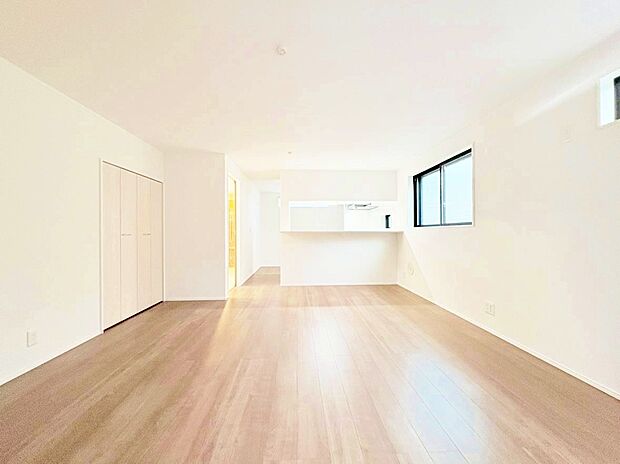 忙しく過ぎゆく日常を置き去るほど、ゆったりした時間が流れるリビング。