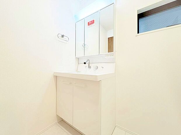 何かと物が増える場所だからこそ、スッキリと見映えの良い空間に。