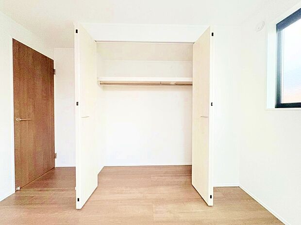居室にはクローゼットがあり、荷物もスッキリ収納して快適にお過ごしいただけます。