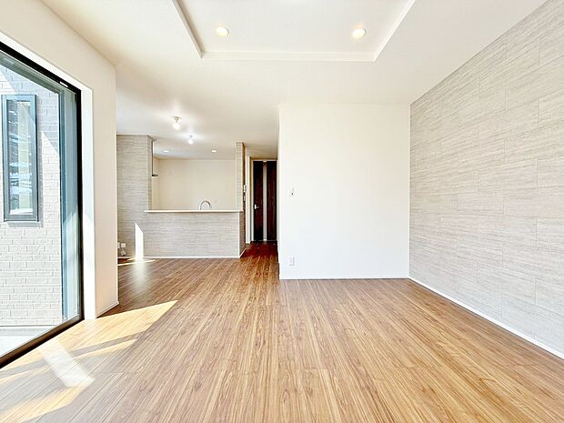 忙しく過ぎゆく日常を置き去るほど、ゆったりした時間が流れるリビング。