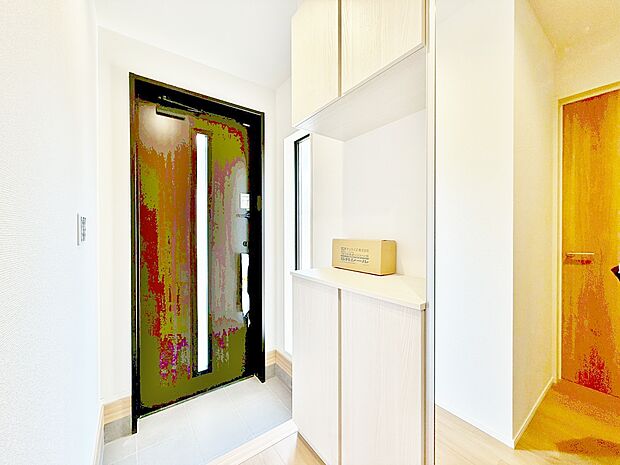 シューズボックスを完備した玄関です。