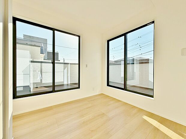 ベッドも十分に設置するスペースがあります。