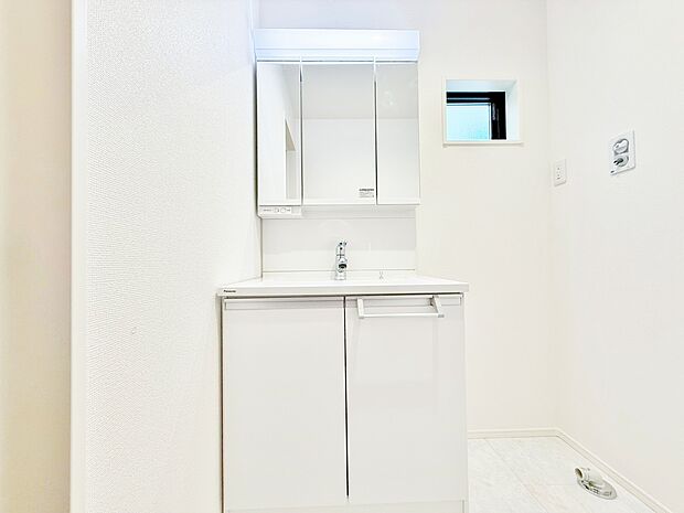 何かと物が増える場所だからこそ、スッキリと見映えの良い空間に。