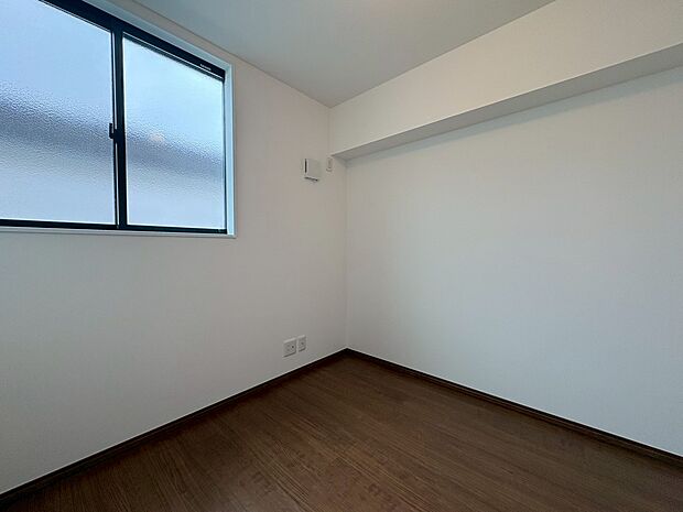 ベッドも十分に設置するスペースがあります。