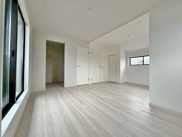 ベッドも十分に設置するスペースがあります。