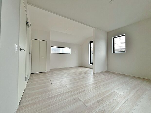 リビングの続き間として設けた和室。客間やお子様の遊ぶ空間としてご利用いただけます。