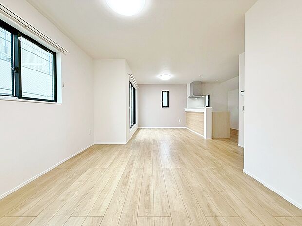 忙しく過ぎゆく日常を置き去るほど、ゆったりした時間が流れるリビング。