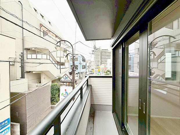 暮らしの中で、光と風を演出してくれるバルコニー。
