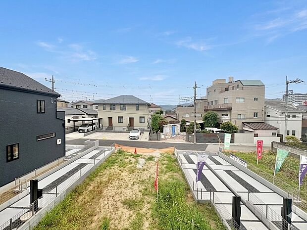 窓を開けると広がる青空。心をリフレッシュして日々を過ごしていきましょう。