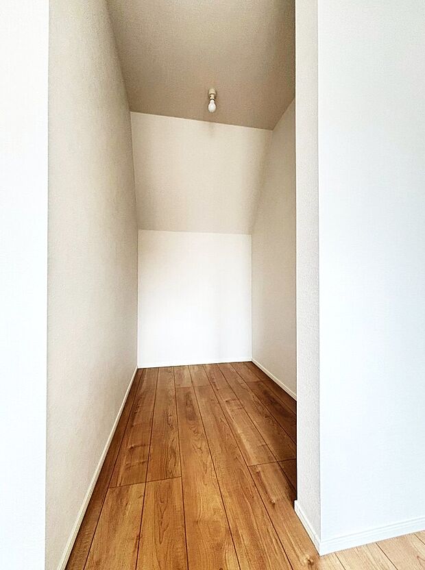 お荷物がたっぷり入るよう、ウォークインクローゼットを完備いたしました。