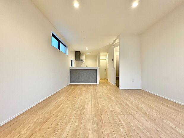 忙しく過ぎゆく日常を置き去るほど、ゆったりした時間が流れるリビング。