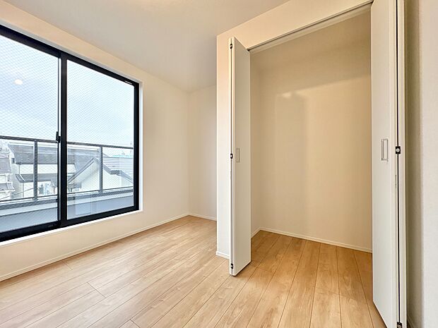 収納スペースが付いていて、お部屋を広く使っていただけます。