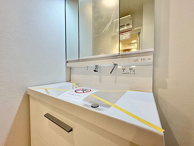 何かと物が増える場所だからこそ、スッキリと見映えの良い空間に。