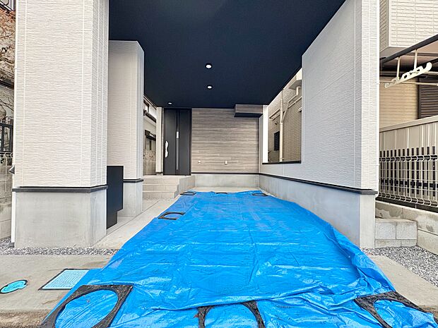 本物件の駐車スペースです。車種制限のある場合もございますので、お気軽にお問い合わせくださいませ。