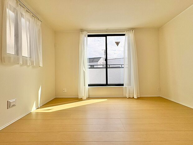 ベッドも十分に設置するスペースがあります。