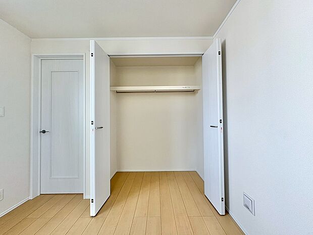 居室にはクローゼットがあり、荷物もスッキリ収納して快適にお過ごしいただけます。