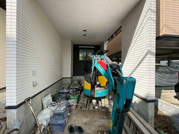 本物件の駐車スペースです。車種制限のある場合もございますので、お気軽にお問い合わせくださいませ。